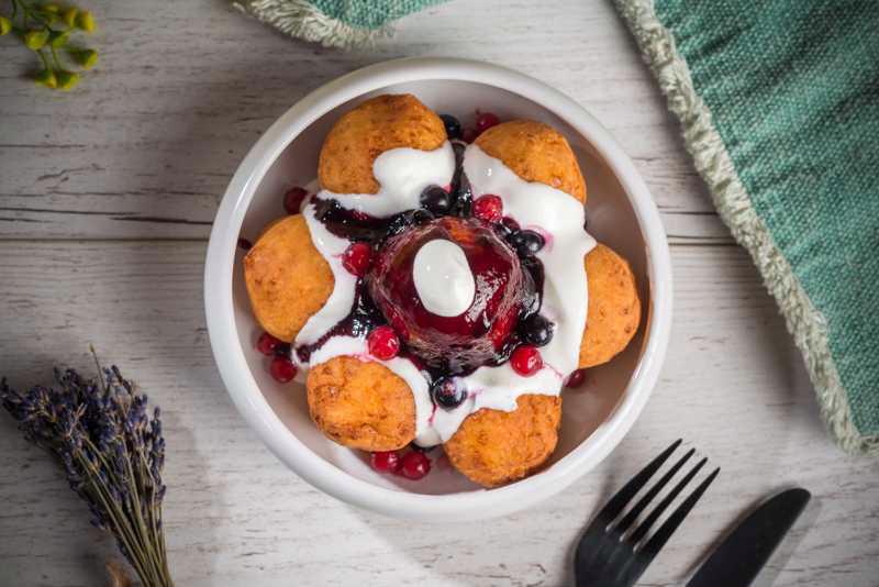 Mini papanasi with sour cream and blueberries